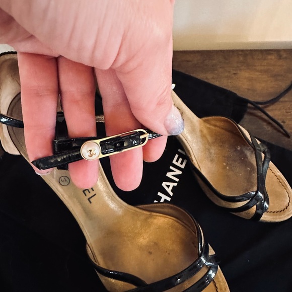 Chanel Heels in Black Patent & Gold Metallic Suede Size 39.5 - Picture 3 of 10